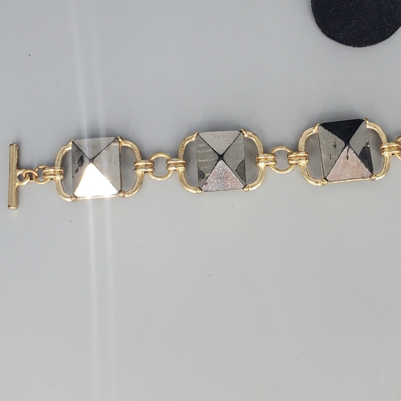 Gray Pyramid Goldtone Bracelet and AB Goldtone Chandelier Earrings Set - Picture 6 of 16